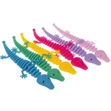 Náramky z elastických kosti v rôznych farbách.