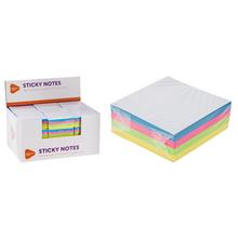 Samolepiace bločky v rôznych farbách.