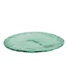 Okrúhly tanier z recyklovaného skla v zelenej farbe.