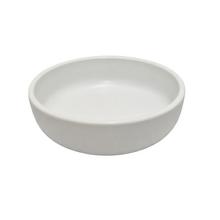 Biela plytká misa s priemerom 27 cm.