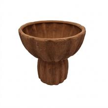 Hnedá keramická váza s priemerom 19 cm a výškou 18,5 cm.