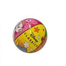 Lopta Disney Classics s obrázkami postavičiek z Disney filmov.